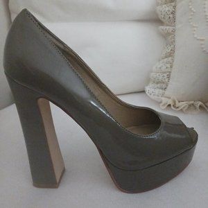 Steve Madden Size 7 Ladies Shoes - 4-inch wide heels - open-toe - grayish color
